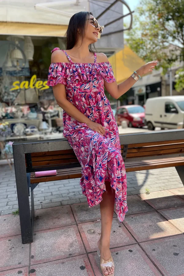 ΦΟΡΕΜΑ ΜΕ ΧΟΝΤΡΗ ΤΙΡΑΝΤΑ ΚΑΙ ΒΟΛΑΝ ΣΤΟ ΣΤΗΘΟΣ - ΦΟΥΞΙΑ