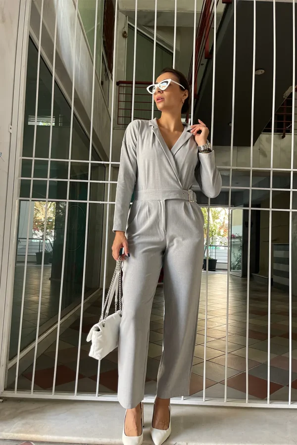 ΟΛΟΣΩΜΗ ΦΟΡΜΑ ΜΕ ΛΕΠΤΟΜΕΡΙΑ ΣΤΗ ΜΕΣΗ - ΓΚΡΙ