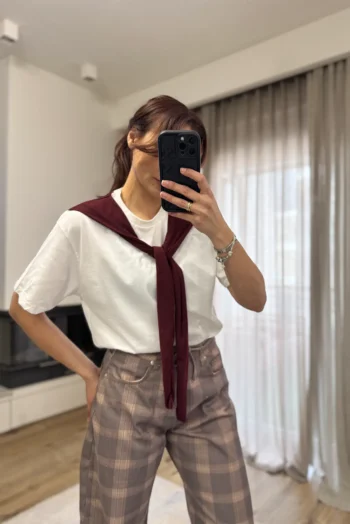 T-Shirt με Ενσωματωμένη Φουλάρι - Λευκό / Μπορντό