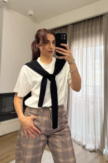 T-Shirt με Ενσωματωμένη Φουλάρι - Λευκό / Μαύρο